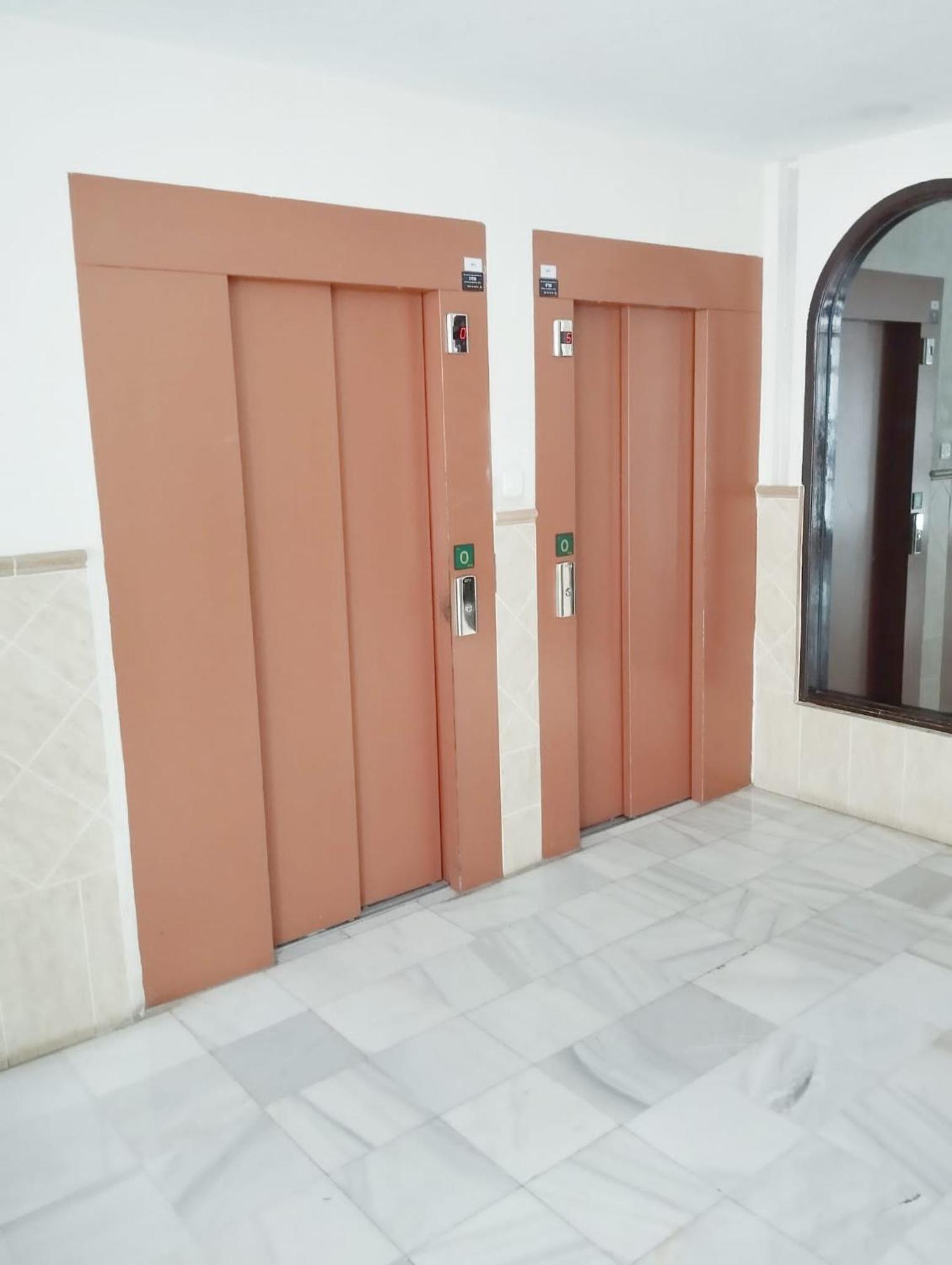 Room In Shared Apartment With Parking Almuñécar Екстериор снимка